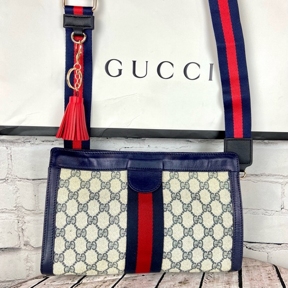 Gucci Handbags - Gucci blue sherry line clutch crossbody bag